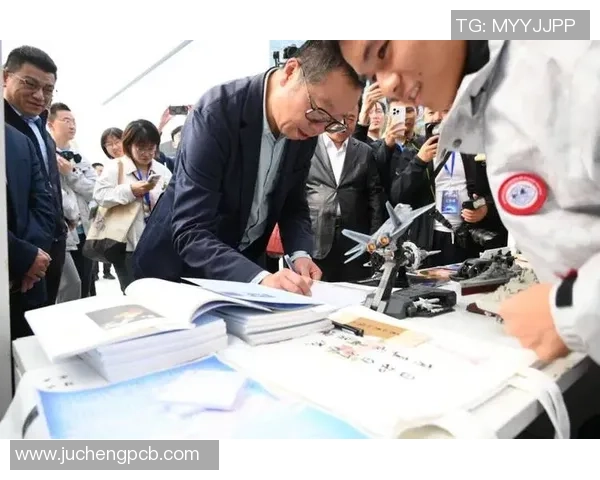 刘慈欣与足球的奇妙碰撞：科幻与运动的跨界对话