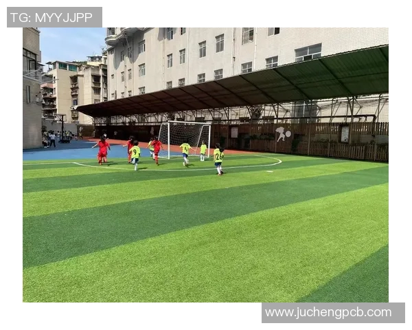 在校园绿茵场上挥洒汗水与梦想的足球之旅